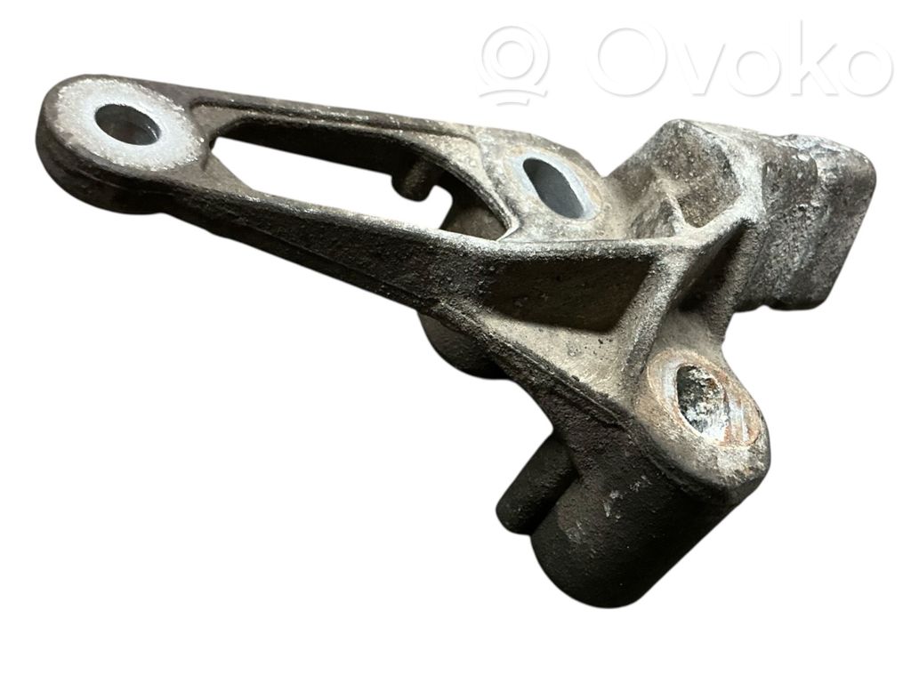 Engine mount bracket   8K0199343C