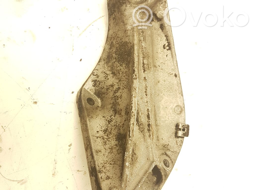 Engine mounting bracket   13807410,22116771069