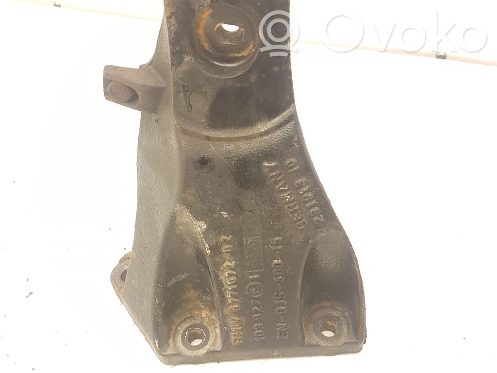 Engine mounting bracket   6771072,103827