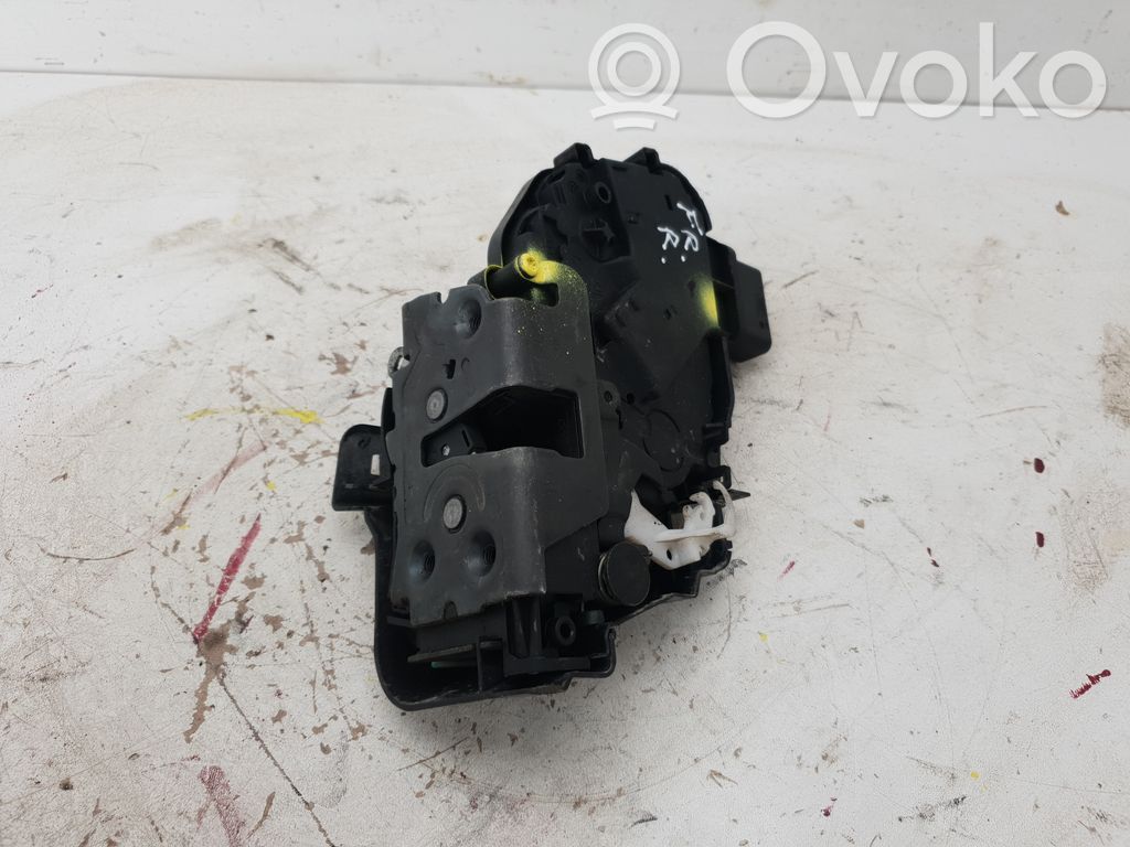 Volvo XC70 Priekinė durų spyna 