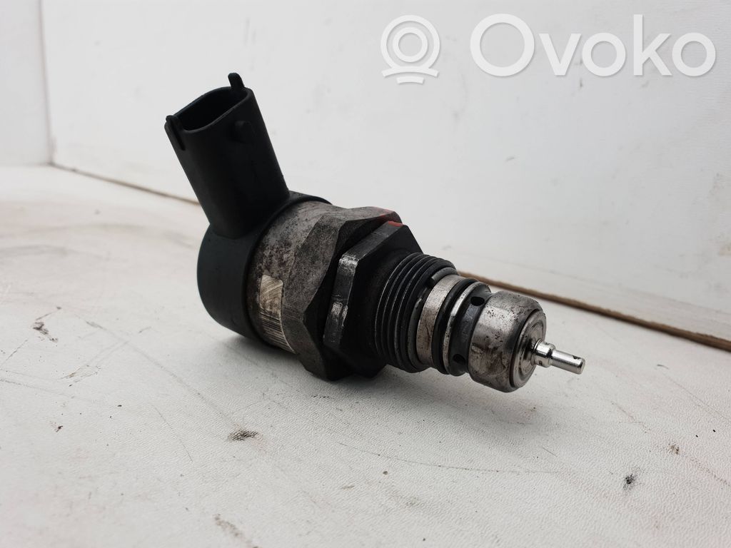 Volvo XC70 Regulator ciśnienia paliwa 