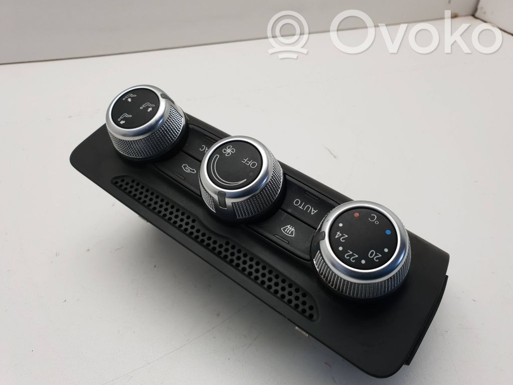 Audi A1 Climate control unit 