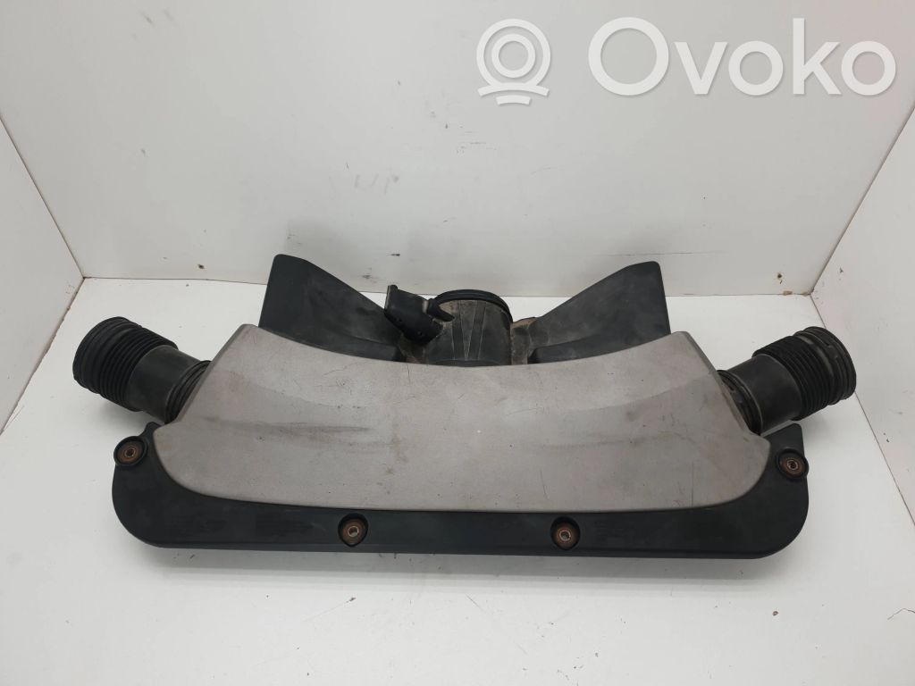 BMW 7 E65 E66 Oro paėmimo kanalo detalė (-ės) 