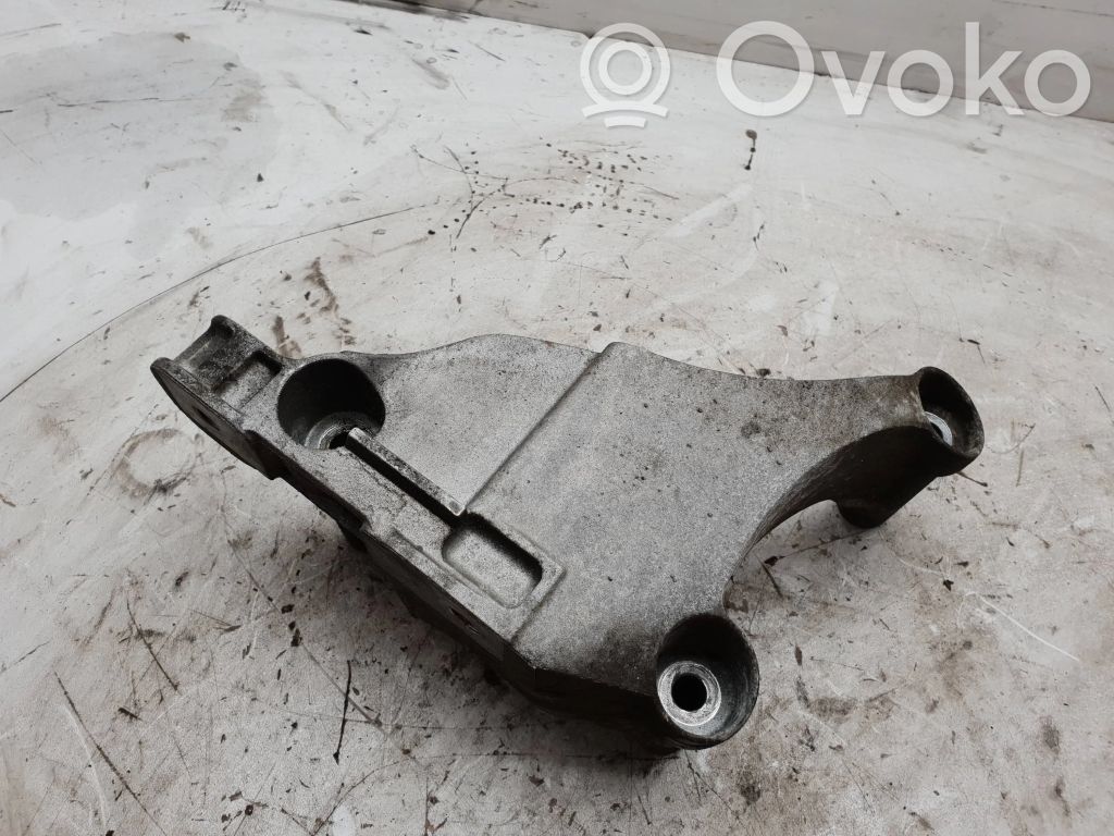 Opel Astra K Engine mounting bracket 