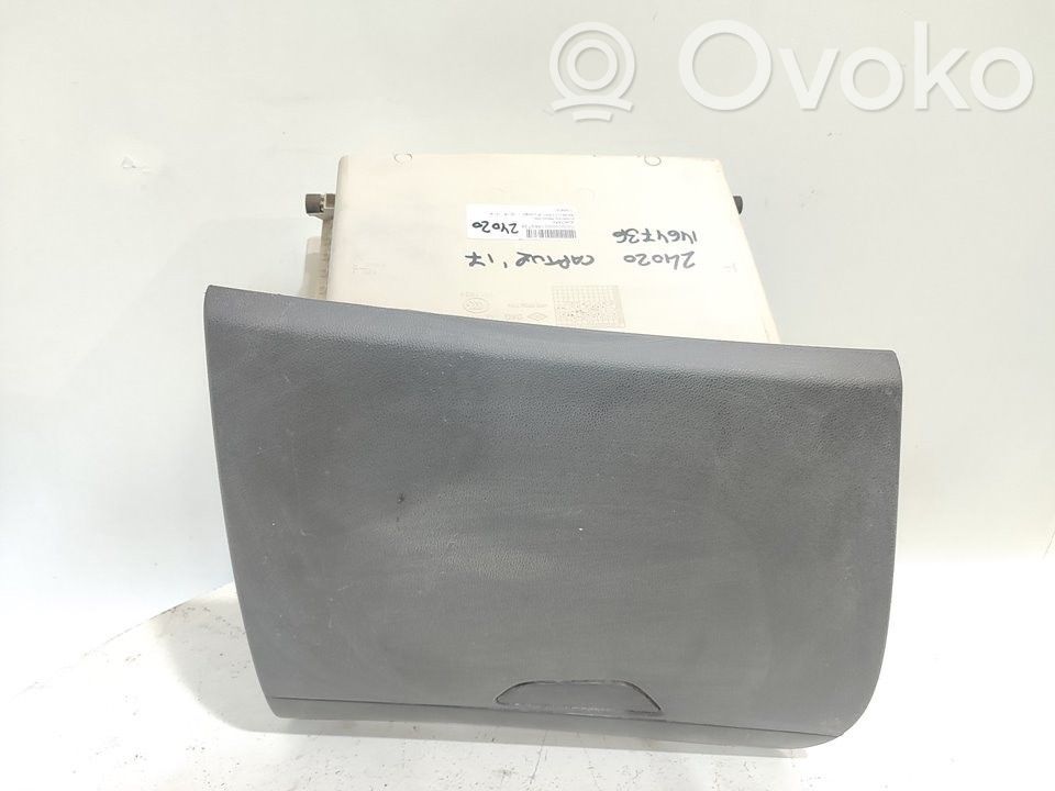 Renault Captur Glove box 