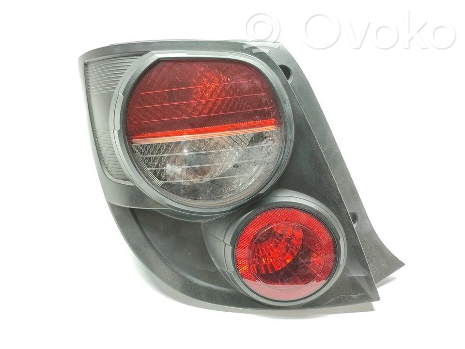 Chevrolet Aveo Aizmugurējais lukturis virsbūvē 