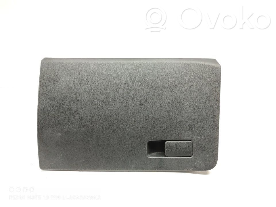 KIA Xceed Glove box 