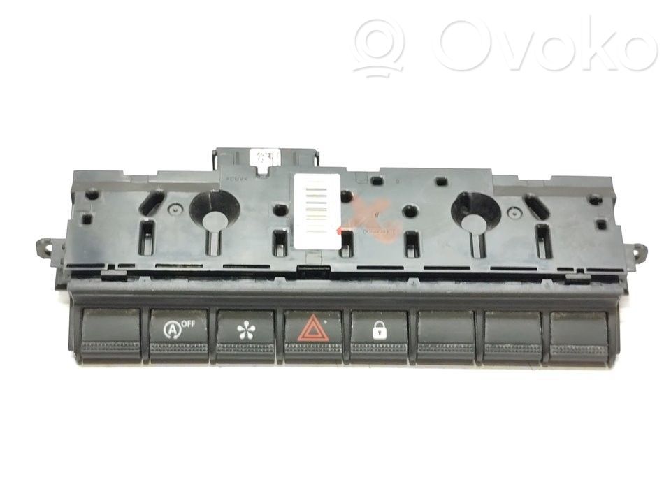 Renault Captur II Hazard light switch 