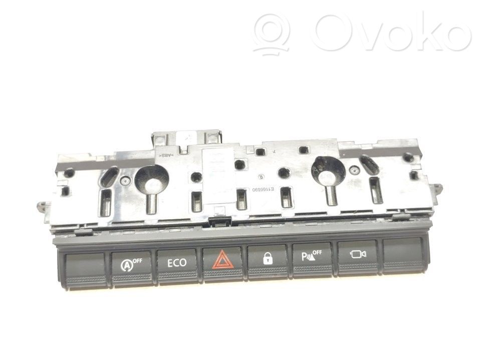 Dacia Duster II Botón interruptor de luz de peligro 