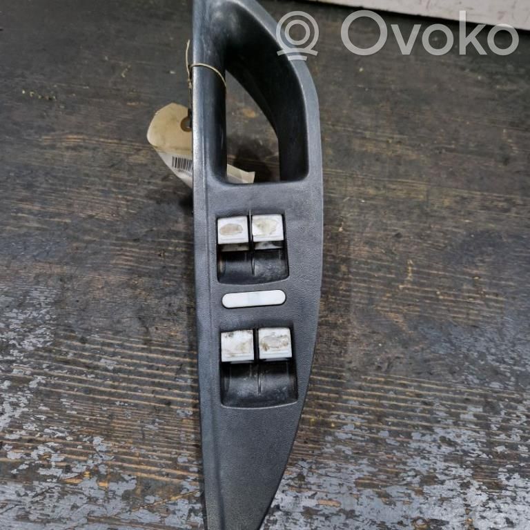 Electric window control switch   5P1867171A