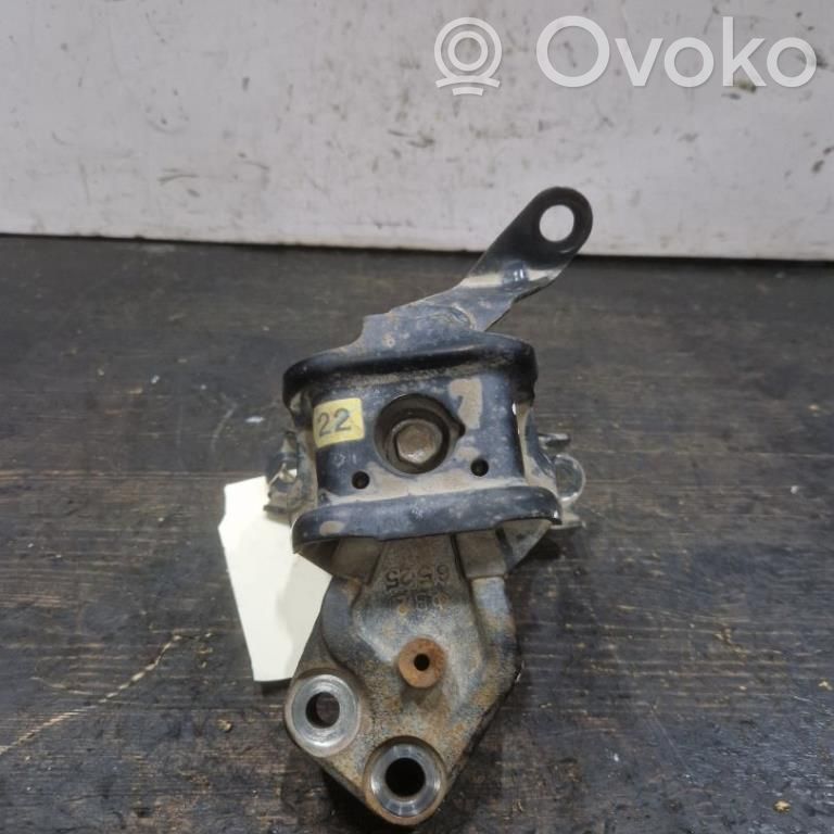 Engine mount bracket