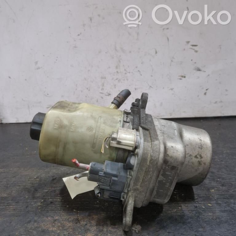 Ohjaustehostimen pumppu   RM4M5J
