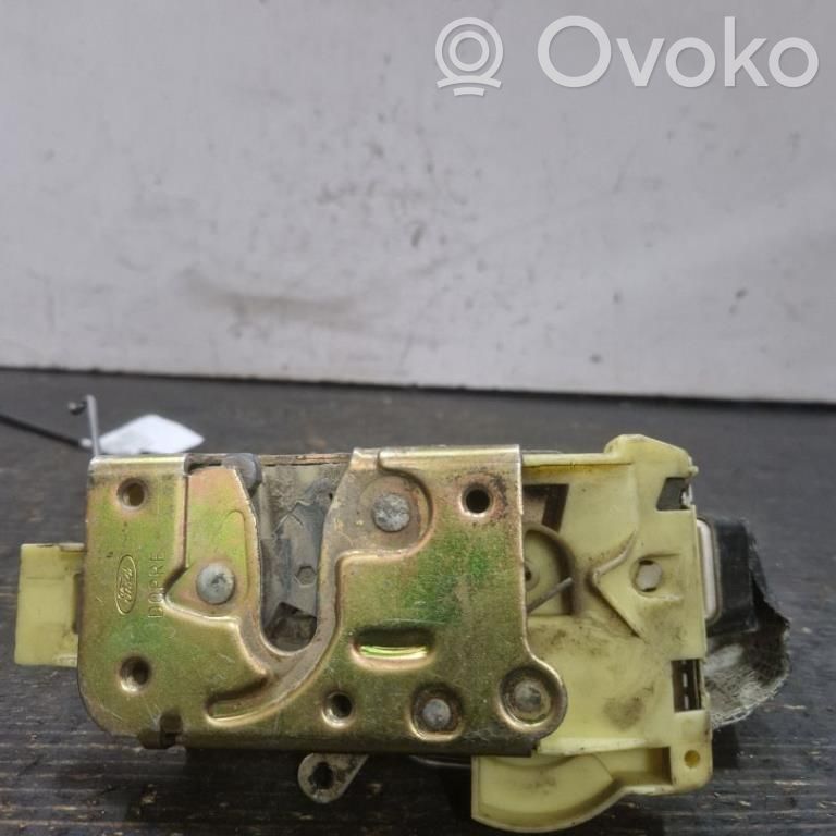 Priekšpusē slēdzene   XS41A21813CE