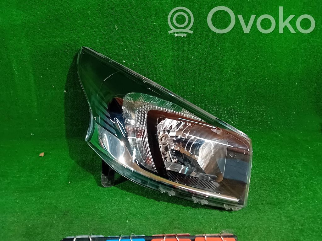 Opel Vivaro Phare frontale 