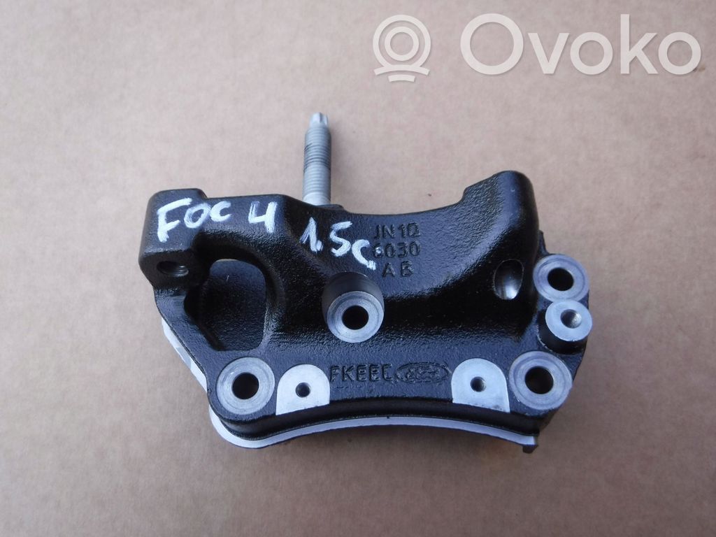 Ford Focus Engine mounting bracket 