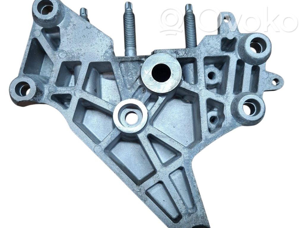 Engine mounting bracket   HG9Q6A060AB