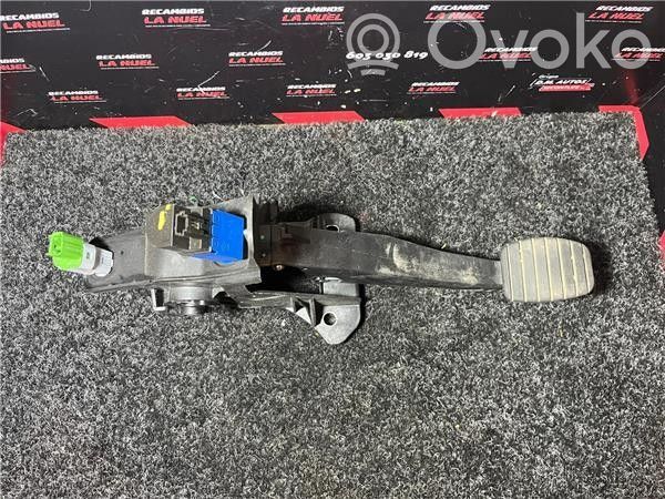 Pedal de embrague   465038135R