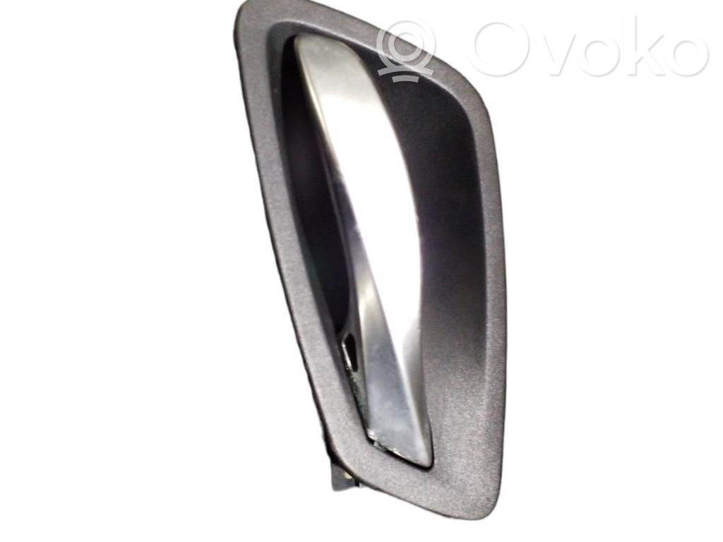 Manecilla interna puerta trasera   51417144546