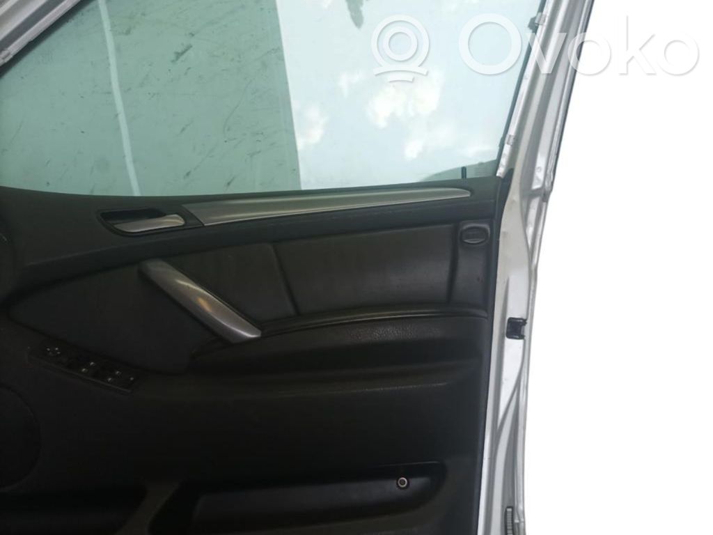 Front door   41518256824