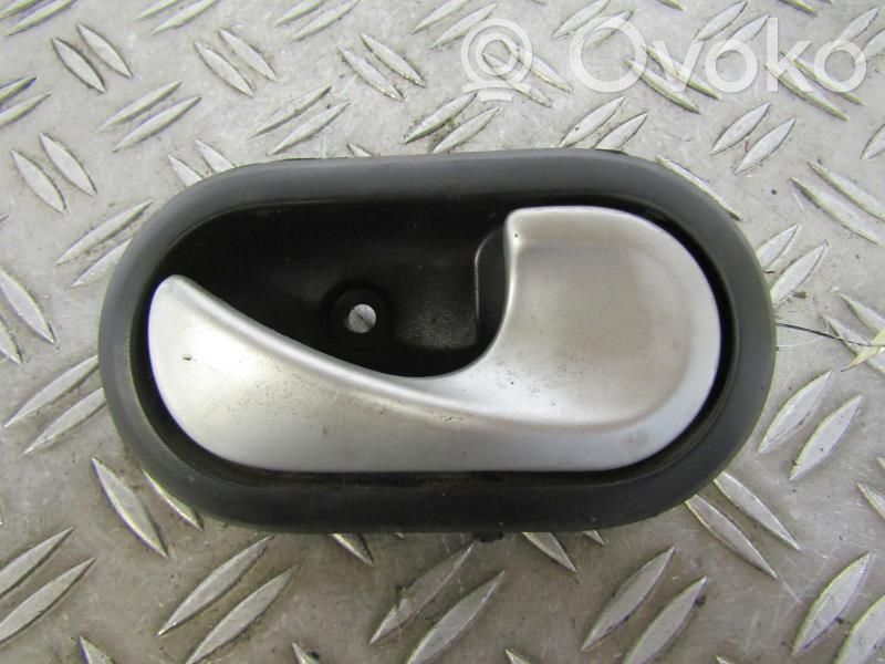 Manecilla interna puerta trasera   8200735218