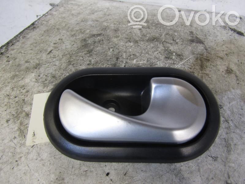 Dacia Sandero Manecilla interna puerta delantera 
