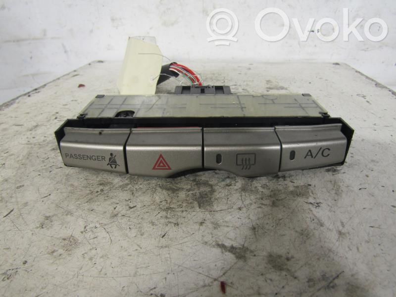 Botón interruptor de luz de peligro   55902B1020
