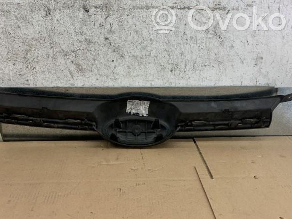 Front grill   2048467