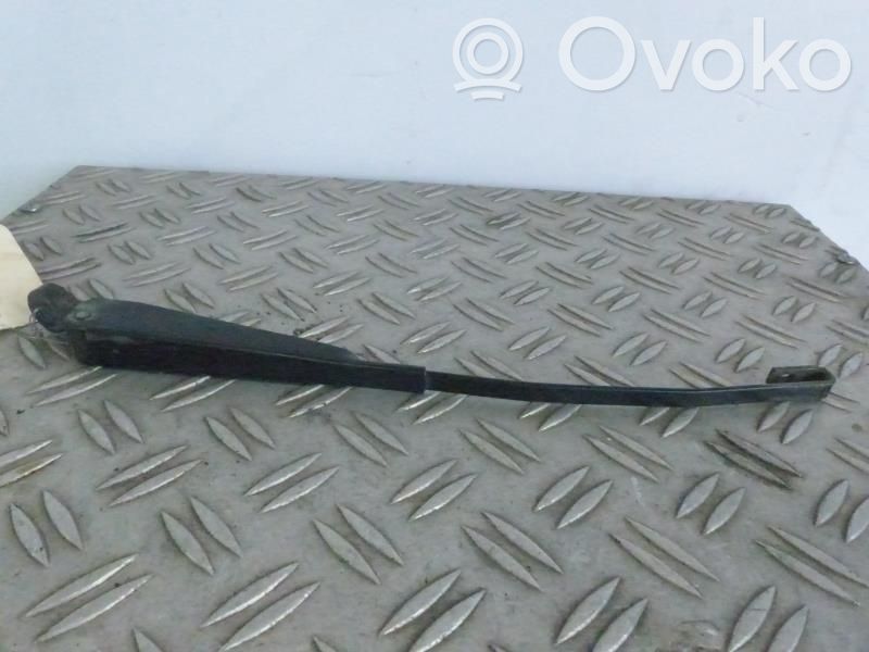 Brazo del limpiaparabrisas trasero   1010704
