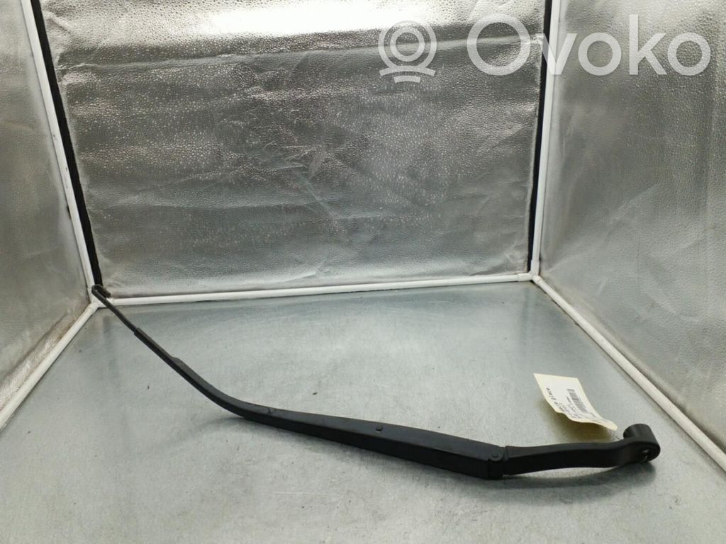 Front wiper blade arm   DF7267321A