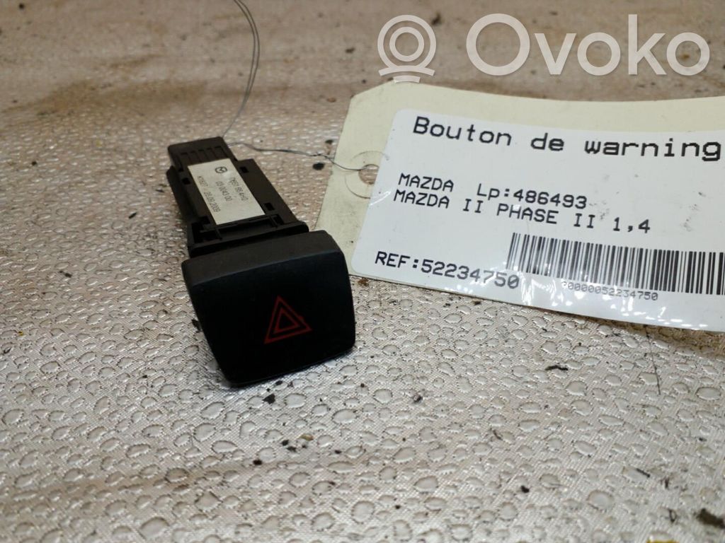 Avārijas lukturu slēdzis   D651664H0
