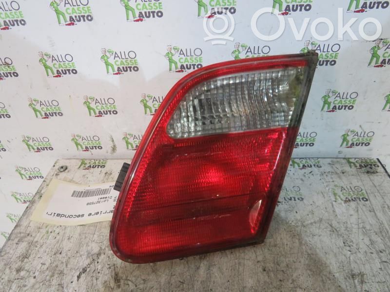 Mercedes-Benz E W210 Lampy tylnej klapy bagażnika 
