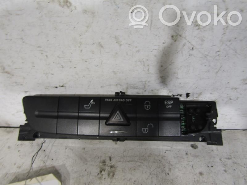 Botón interruptor de luz de peligro   A2116800552