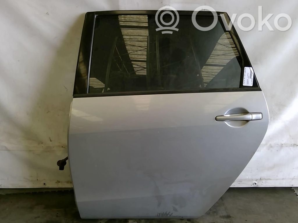 Mitsubishi Grandis Puerta trasera 