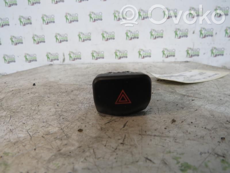 Botón interruptor de luz de peligro   252901U600