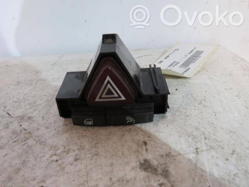 Opel Corsa D Hätävilkkujen kytkin 