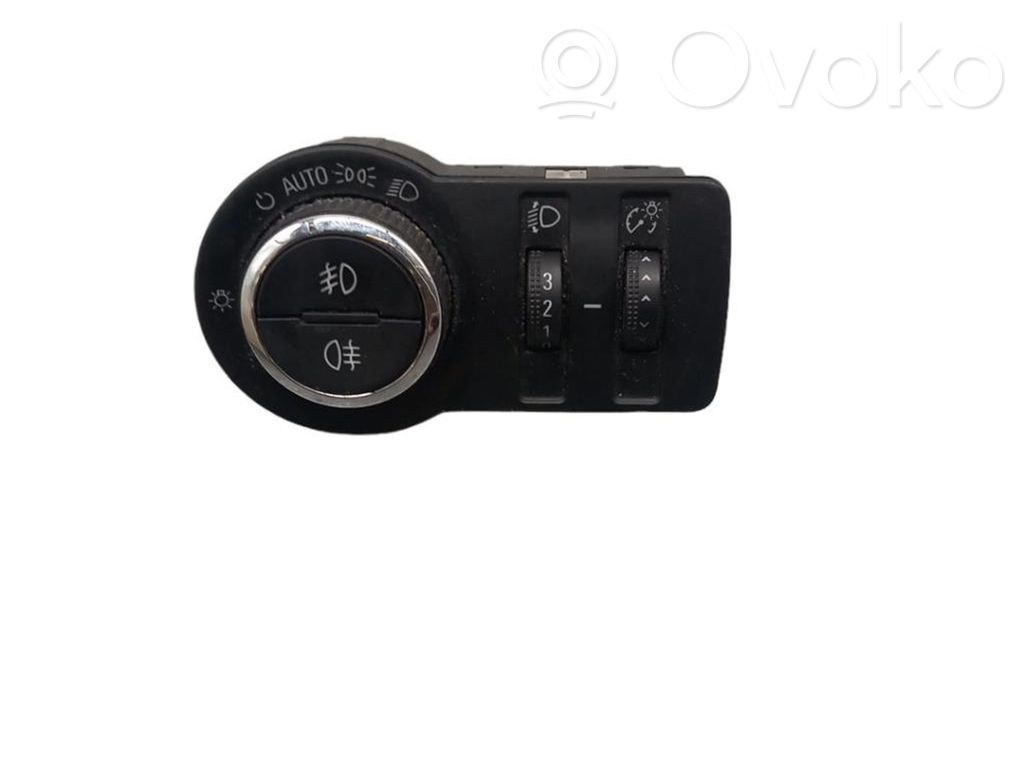 Light switch   13268720