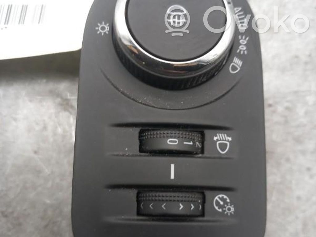 Light switch   13234816