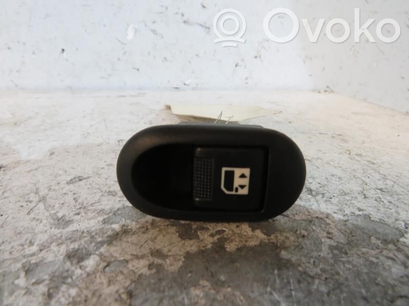 Peugeot 1007 Front door interior handle 