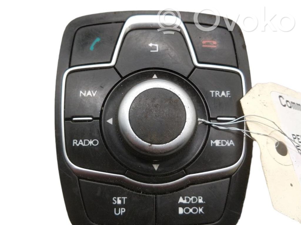 Head unit multimedia control   98023785ZD