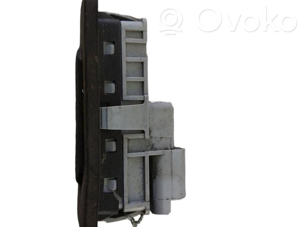 Tailgate opening switch   908895927R