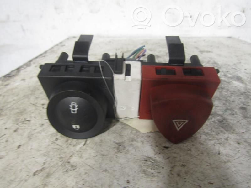Botón interruptor de luz de peligro   8200095493