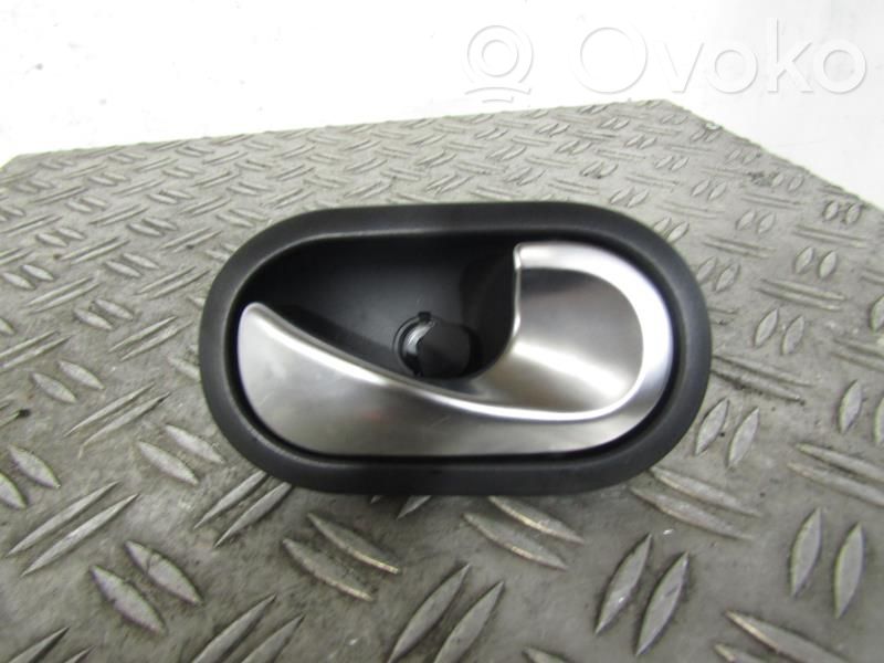 Renault Twingo III Manecilla interna puerta trasera 