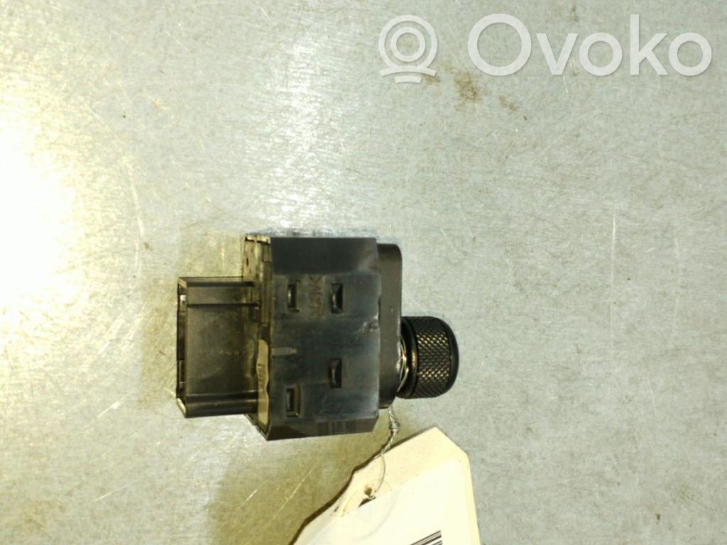 Suzuki SX4 Wing mirror switch 