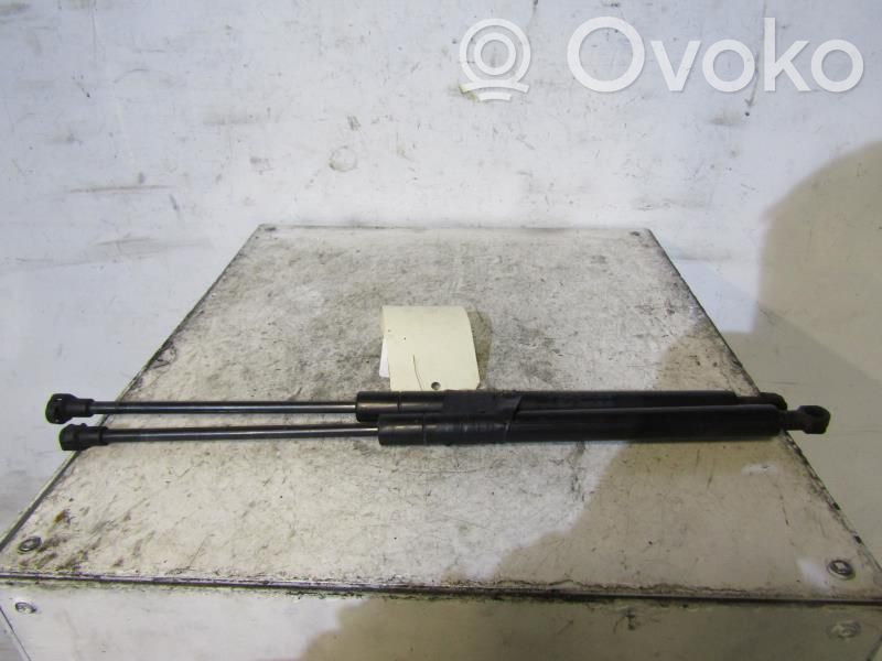 Amortyzator klapy tylnej bagażnika   6896002072