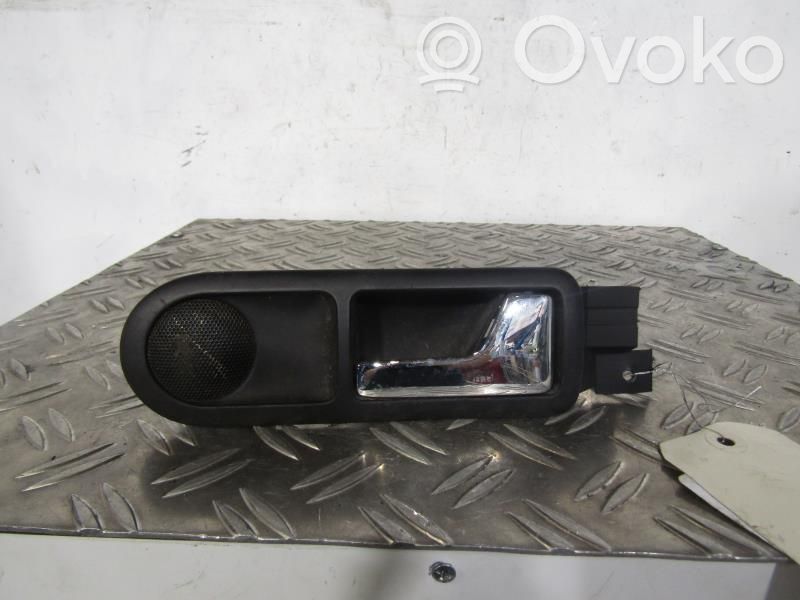 Volkswagen PASSAT B5 Manecilla interna puerta trasera 
