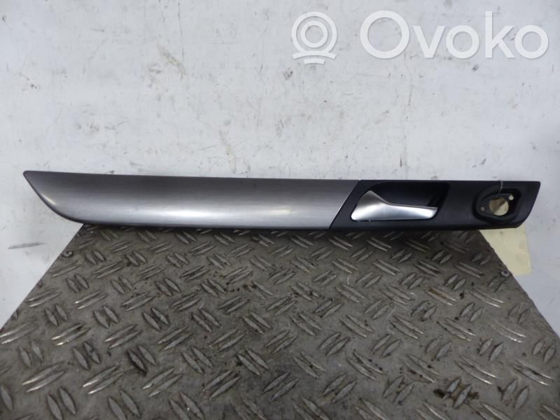 Volkswagen PASSAT B7 Manecilla interna puerta trasera 