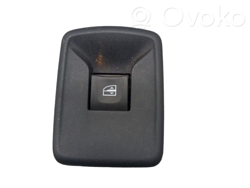 Electric window control switch   PASDEREFERENCE