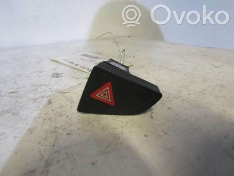 Botón interruptor de luz de peligro   0000649054