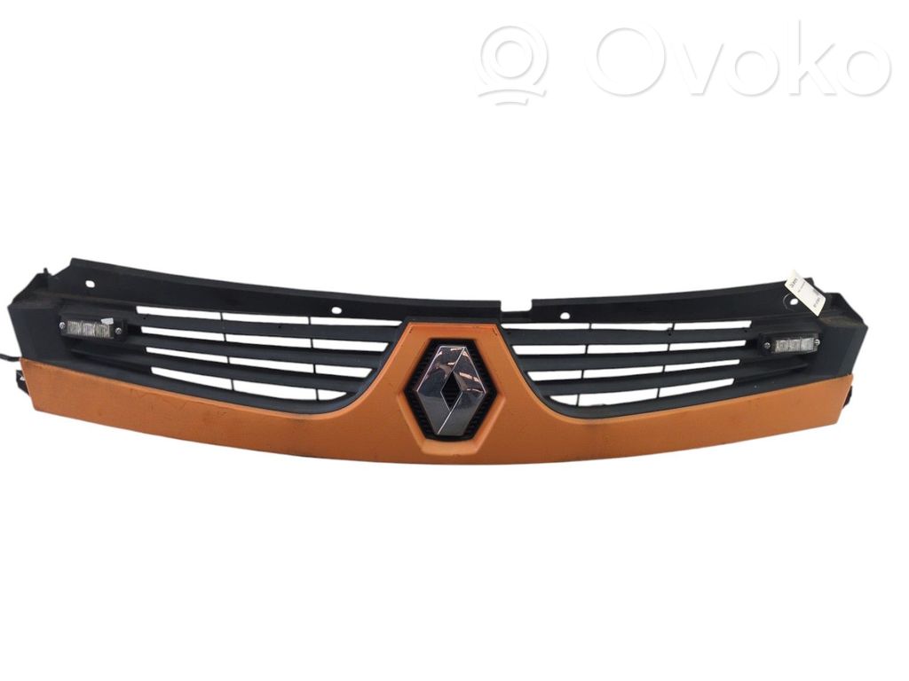 Front grill   7701057086