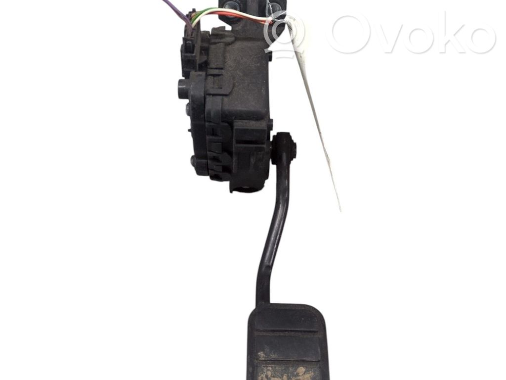 Accelerator throttle pedal   8200724059